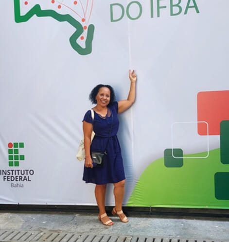 ASSISTENTE DE ALUNOS-ANA JÚLIA